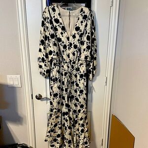 Taylor Black and Cream Floral Long Sleeve Dress